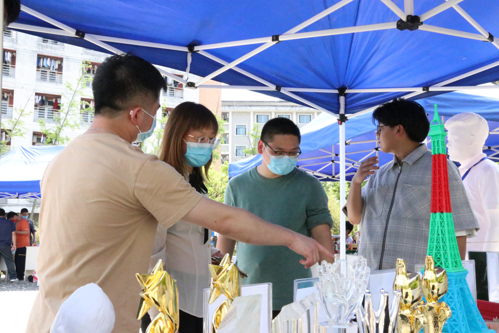 “新時(shí)代 新技(jì)能(néng) 新夢想” ——現(xiàn)代制(zhì)造系校(xiào)園技(jì)能(néng)展暨競賽集訓隊招新活動